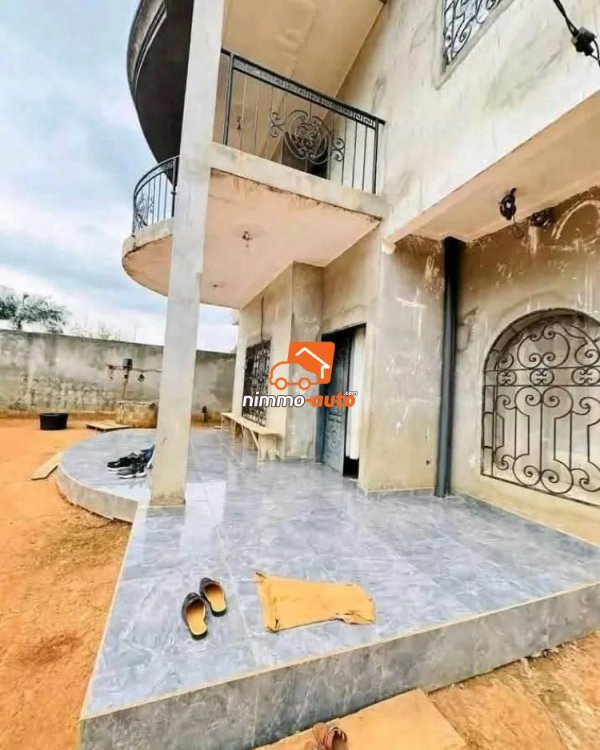 Magnifique duplex à vendre au quartier Nkolnda