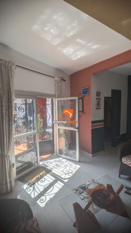 Vaste studio meublé à louer à Akwa