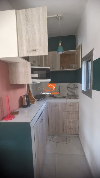 Vaste studio meublé à louer à Akwa