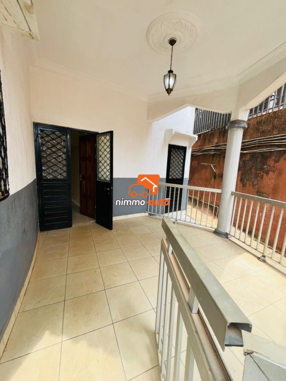 maison à louer à Biyem-assi