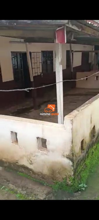Maison à vendre à Emombo