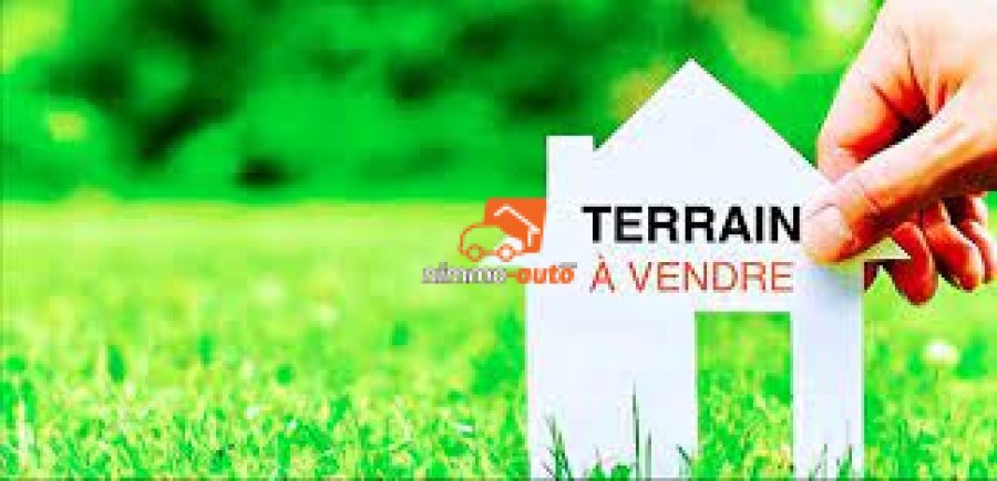Terrain titré et bâti à vendre à Ebolowa