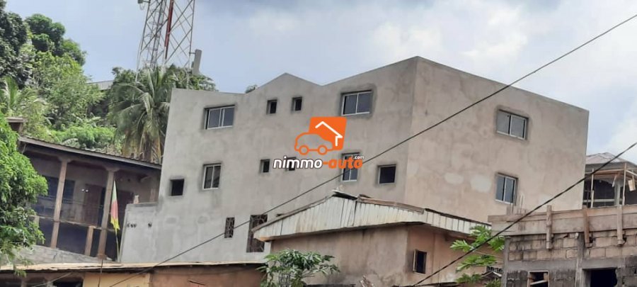 Duplex jumelé à vendre à Nkolbisson