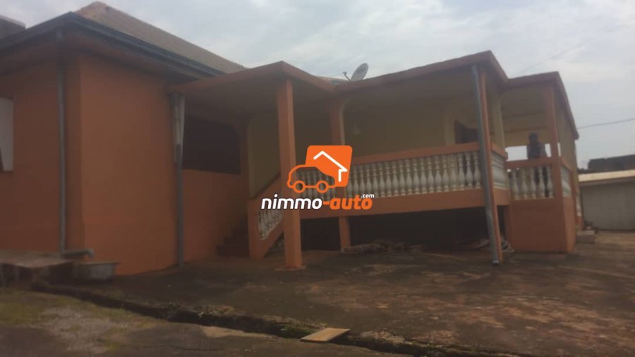 Grande Villa 5Chambres à vendre à Ekoudoum