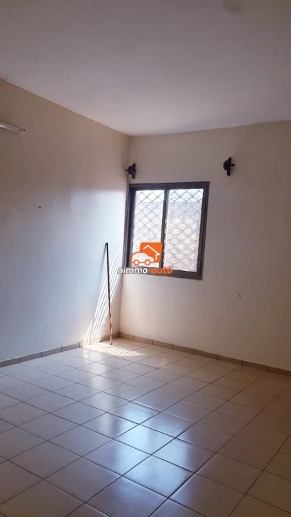 Incroyable appartement moderne situé à Biyemassi