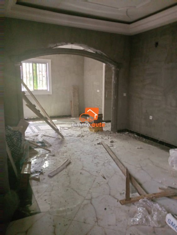 Plusieurs appartements nouvellement construits à louer à Emana Lycée