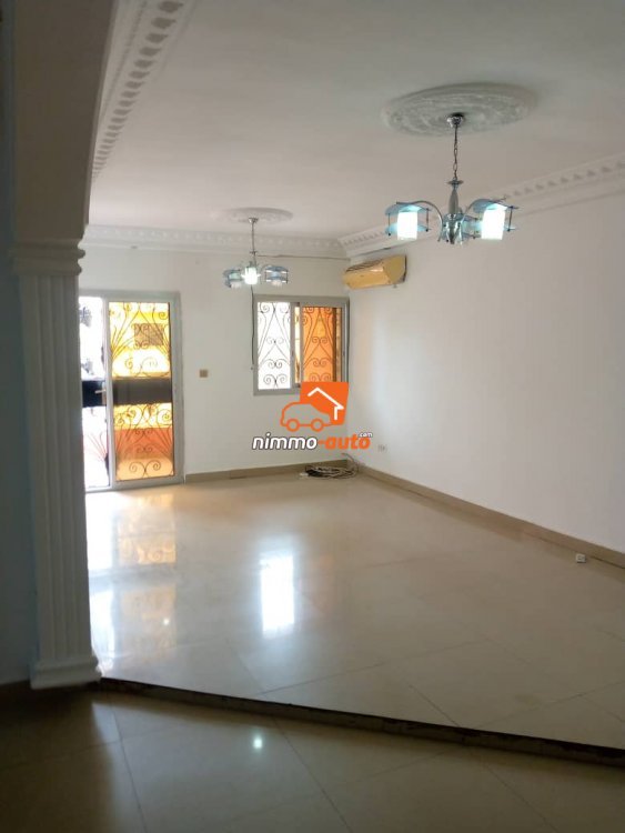 Très beau et chic appartement nouvellement construit à Bonapriso