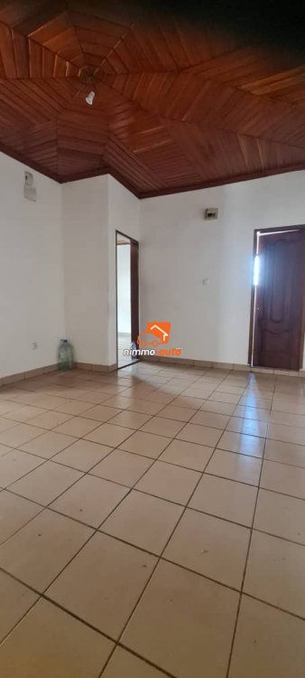 Incroyable studio moderne situé à Jouvence bordure de route