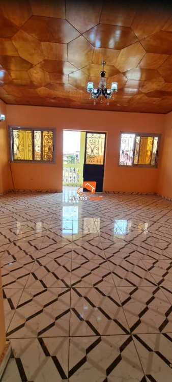 Appartement nouvellement construit à louer à Etoudi par Abattoir