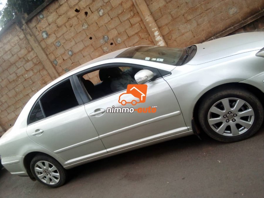 Toyota Avensis à louer à bon prix à Yaoundé