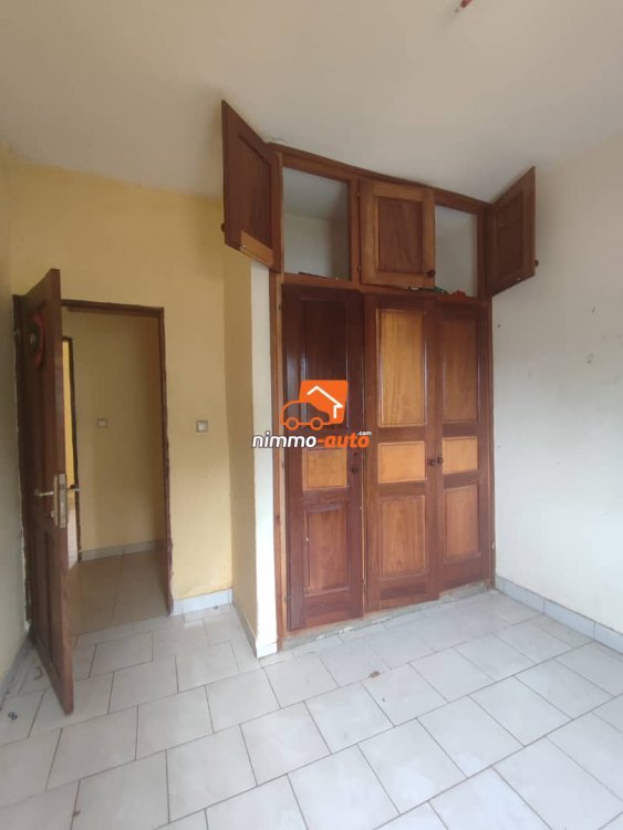 Appartement moderne à louer à Odza entre Auberge Bleue et petit marché