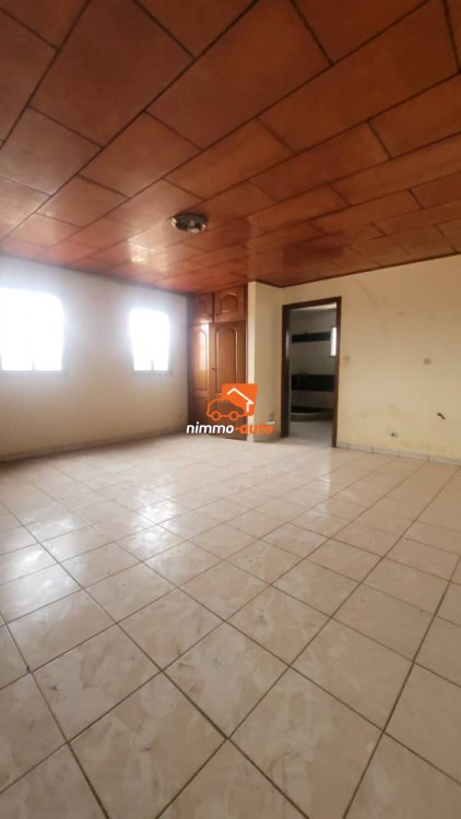 Très grand duplex à louer à Biyemassi Lac