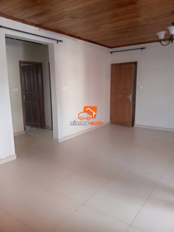 Appartement moderne nouvellement construit à louer à Ngousso