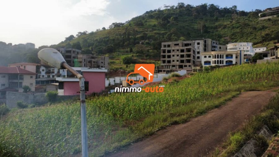 Beau terrain à vendre à golf bastos