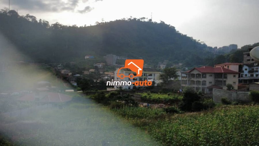 Beau terrain à vendre à golf bastos