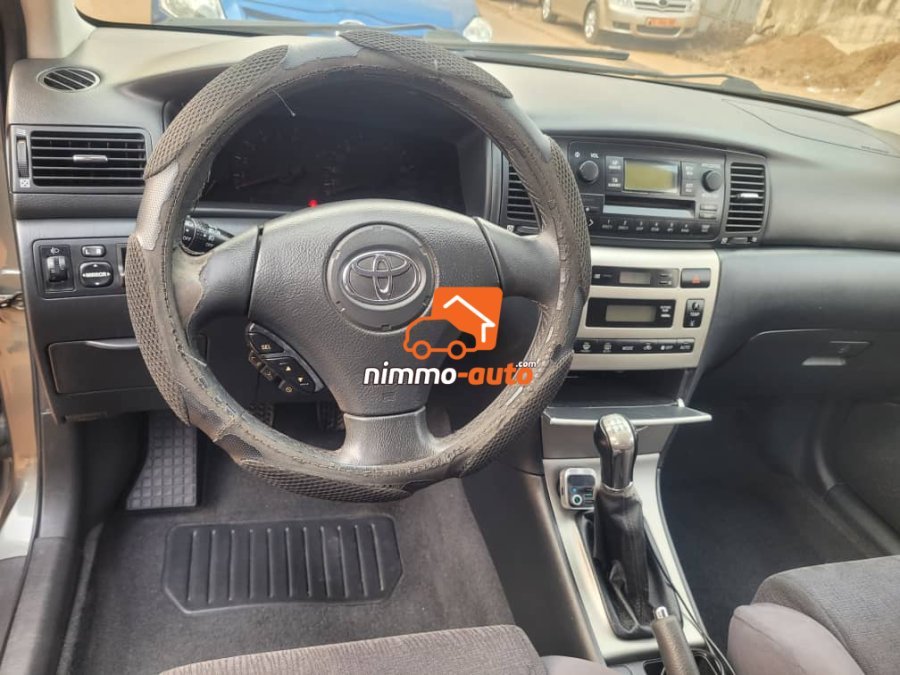 Joli Toyota Corolla 115 Année 2004 Bien Propre à vendre à Yaoundé
