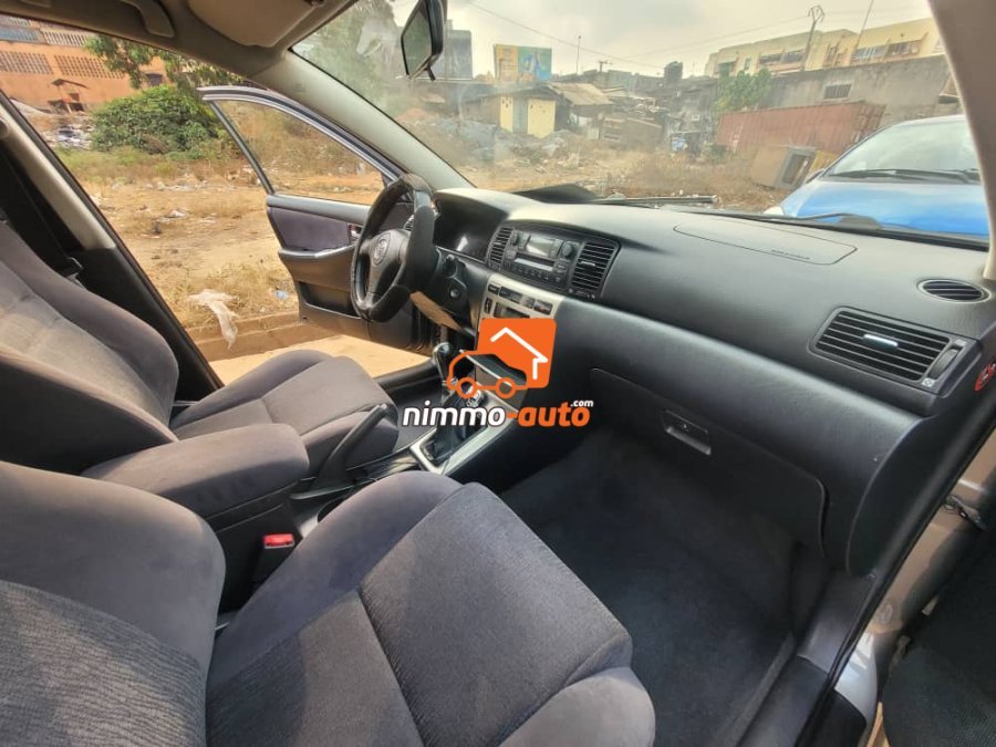 Joli Toyota Corolla 115 Année 2004 Bien Propre à vendre à Yaoundé