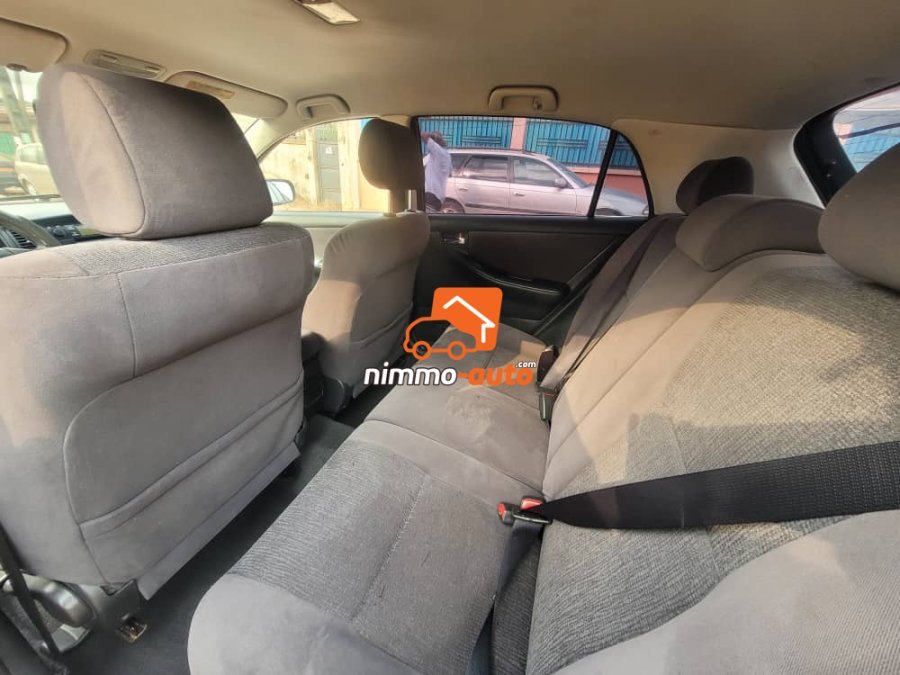 Joli Toyota Corolla 115 Année 2004 Bien Propre à vendre à Yaoundé