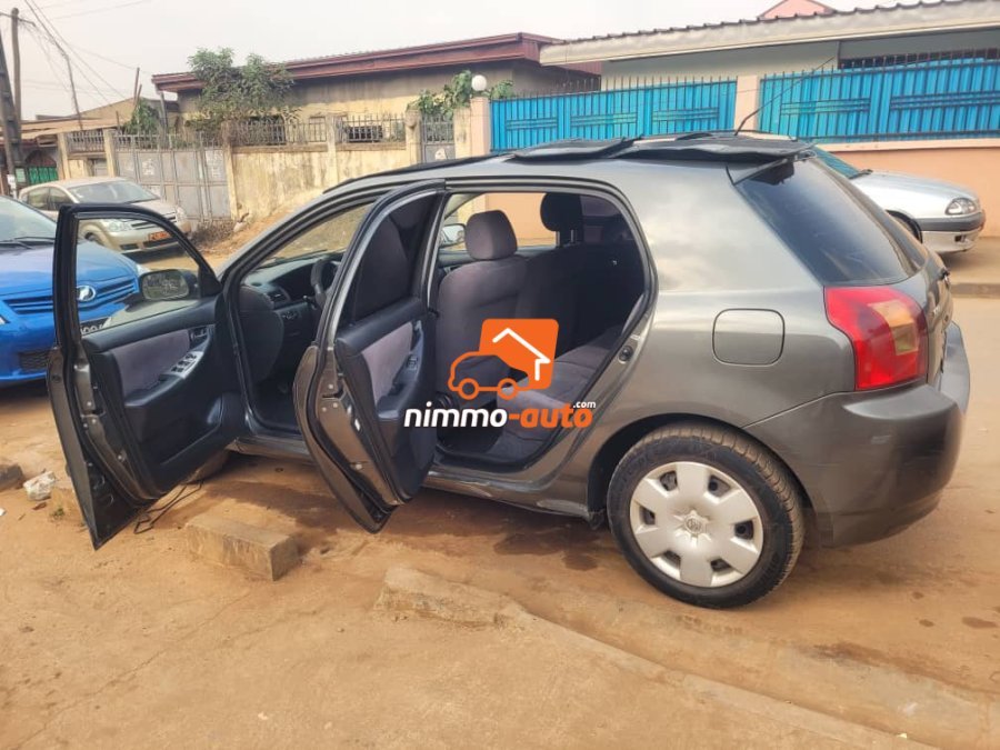 Joli Toyota Corolla 115 Année 2004 Bien Propre à vendre à Yaoundé