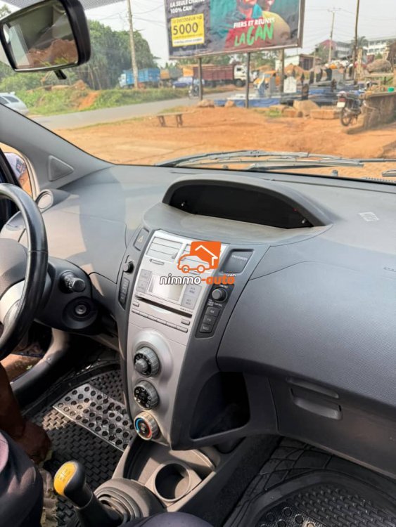 Jolie Yaris Vitz Année 2009 Occasion d'Allemagne à vendre à Yaoundé