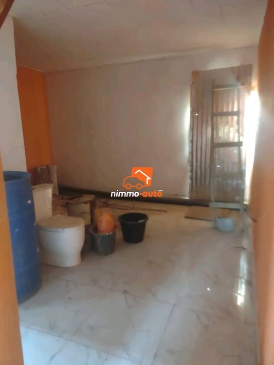 Grande Villa Achevée à 95% à vendre sur 500m² à Odza