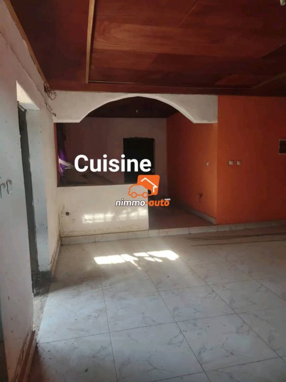 Grande Villa Achevée à 95% à vendre sur 500m² à Odza