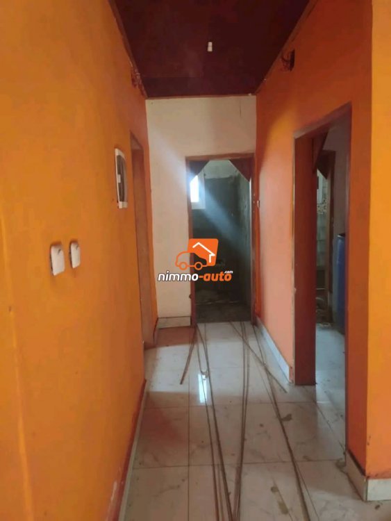 Grande Villa Achevée à 95% à vendre sur 500m² à Odza