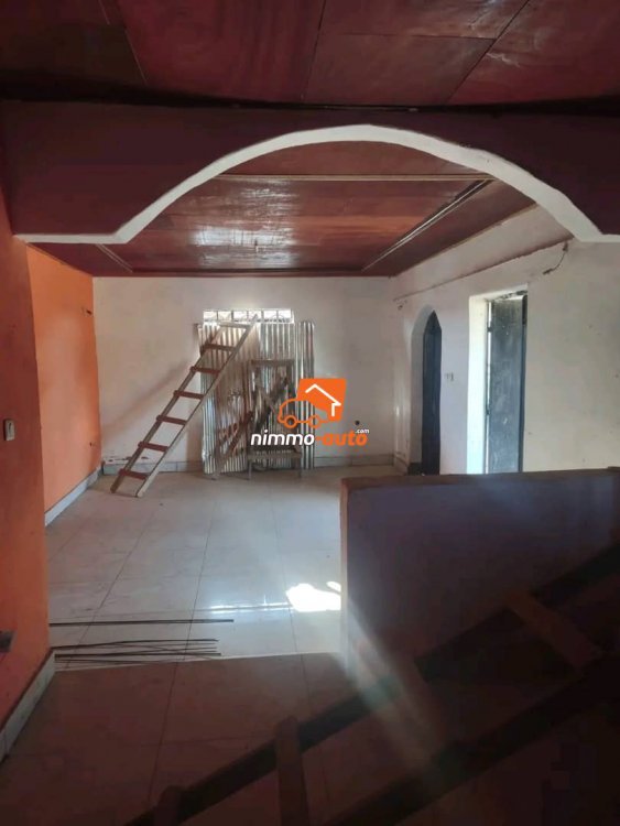 Grande Villa Achevée à 95% à vendre sur 500m² à Odza