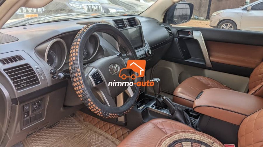 Magnifique Toyota prado à louer avec chauffeur dans la ville et en dehors de la ville de Yaoundé