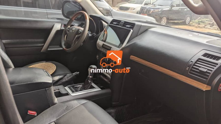 magnifique Toyota Prado de couleur noir a louer dans la ville de Yaoundé au prix incroyable