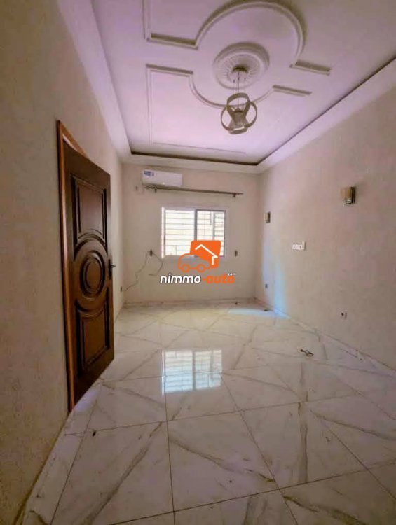 tres beau studio haut standing à louer  à mimboman