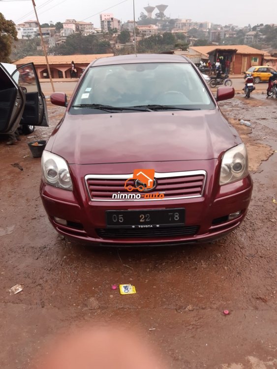 Toyota Avensis à louer avec chauffeur ou sans dans la ville de Yaoundé et en dehors