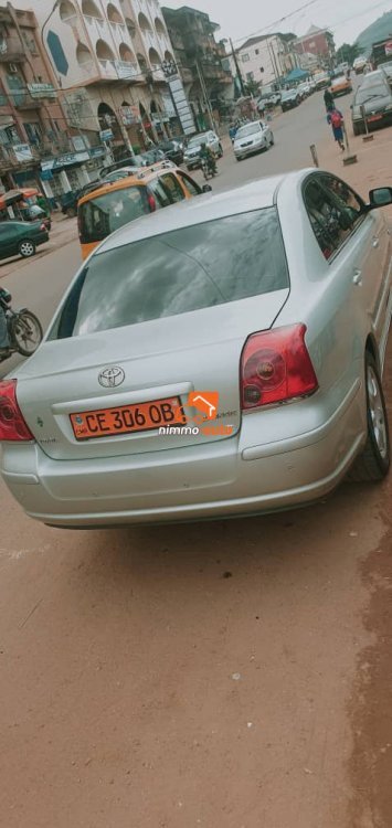 Toyota avensis à louer dans la ville et en dehors avec ou sans chauffeur