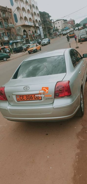 Toyota avensis à louer dans la ville et en dehors avec ou sans chauffeur