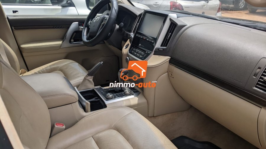 Magnifique voiture de luxe à louer à Yaoundé et au delà avec chauffeur