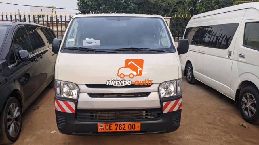Hiace blanche sortie cami à louer à Yaoundé et en dehors selon vos besoins