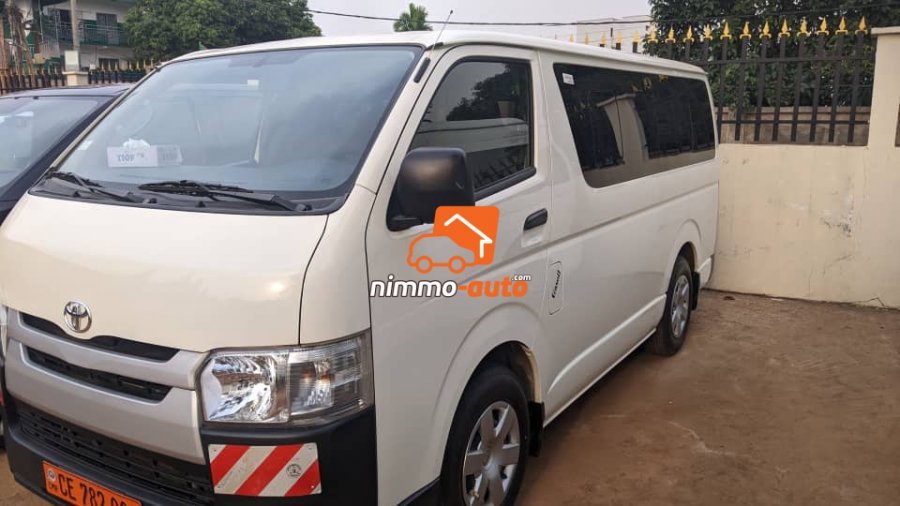 Hiace blanche sortie cami à louer à Yaoundé et en dehors selon vos besoins