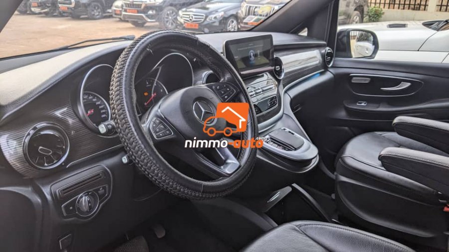 Luxueuse Mercedes Sprinter à louer pour tous vos déplacements en famille et en groupe