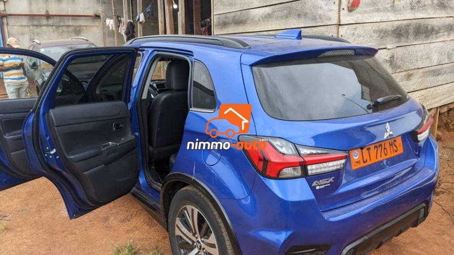 Voiture de luxe Mitsubishi à louer à Yaoundé et en dehors