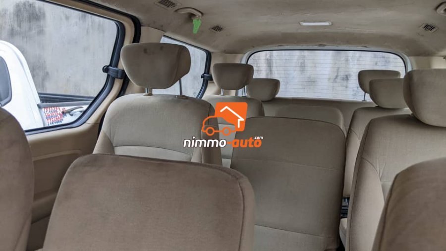 Mini bus 11places à louer à Yaoundé et en dehors