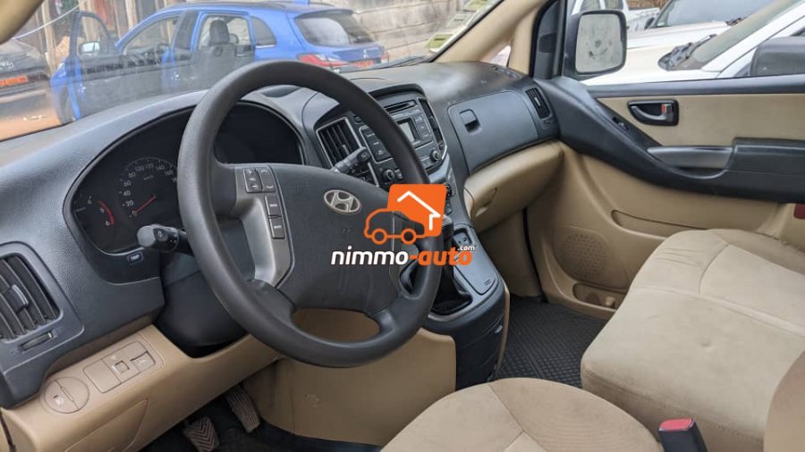 Mini bus 11places à louer à Yaoundé et en dehors