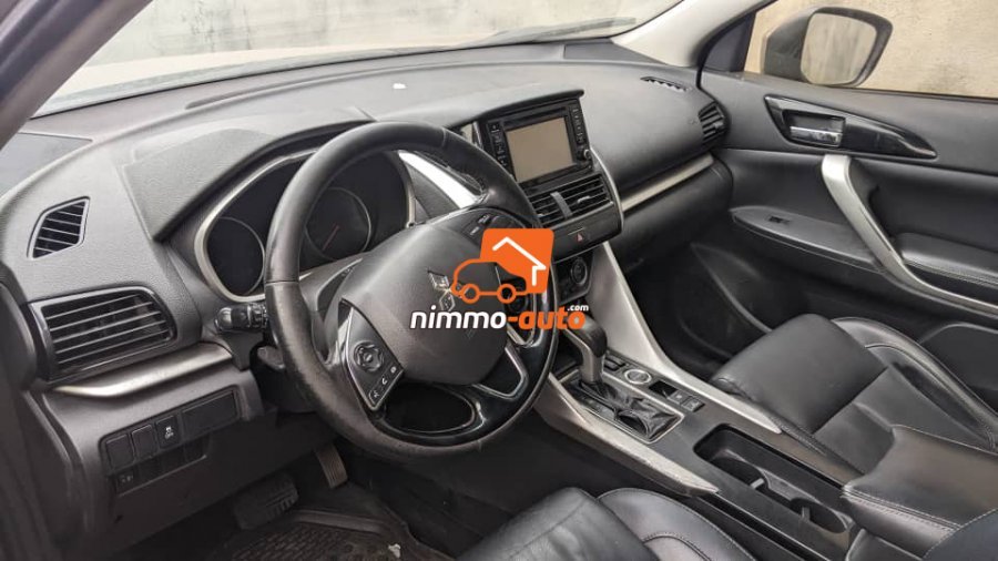 magnifique voiture de luxe a Yaoundé a votre disposition pour vos séjours et vos tourismes dans la ville et hors ville