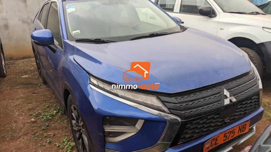 Magnifique voiture de marque sortie Cami disponible pour vos locationss