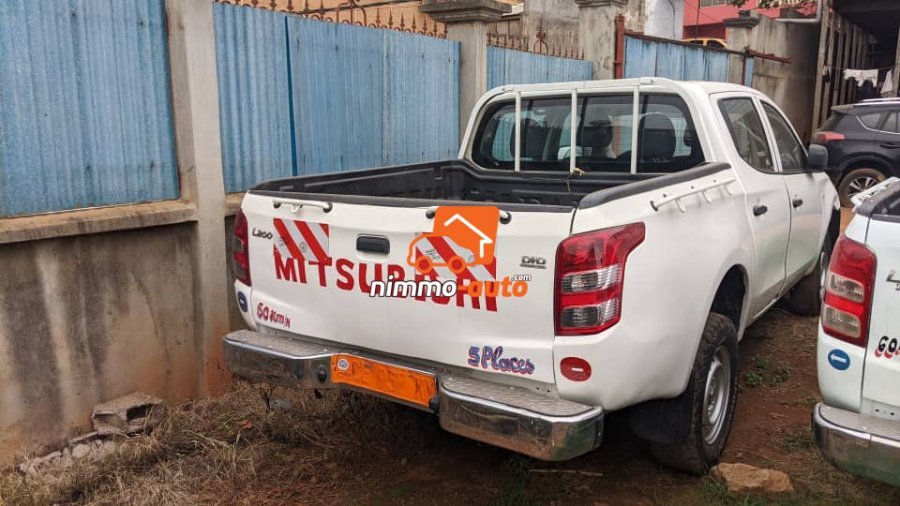 Véhicule à louer à Yaoundé et en dehors de marque Mitsubishu sortie cami et quasi neuf
