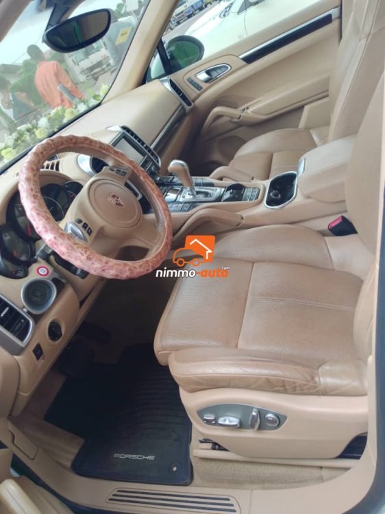 Mercedes de luxe pour vos déplacements et vos séjours dans Yaoundé ou hors de la ville à un prix imbattable