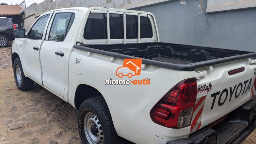 Toyota Hilux à louer pour vos déplacements avec chauffeur