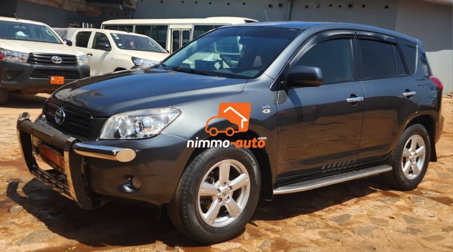 Rav 4 en excellent état à louer avec chauffeur