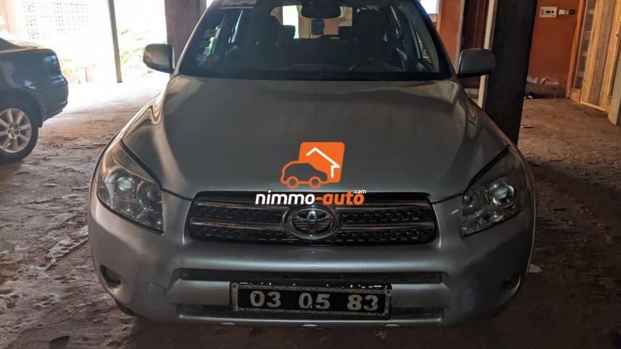Rav 4 avec chauffeur à louer dans la ville de Yaoundé et en dehors