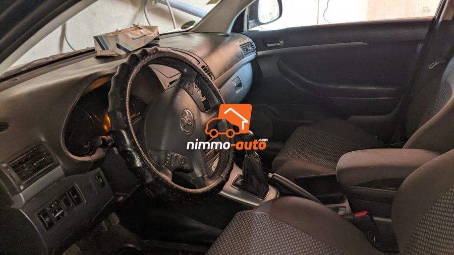 Toyota Avensis à louer avec chauffeur