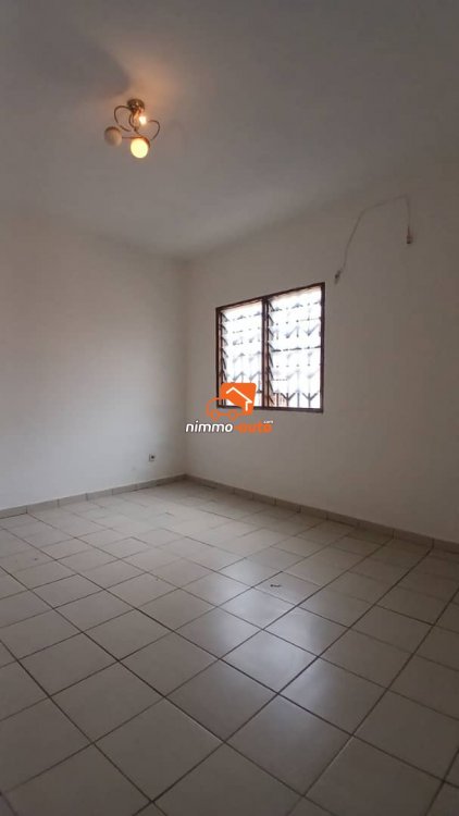 Très beau et grand studio à louer à nsimeyong